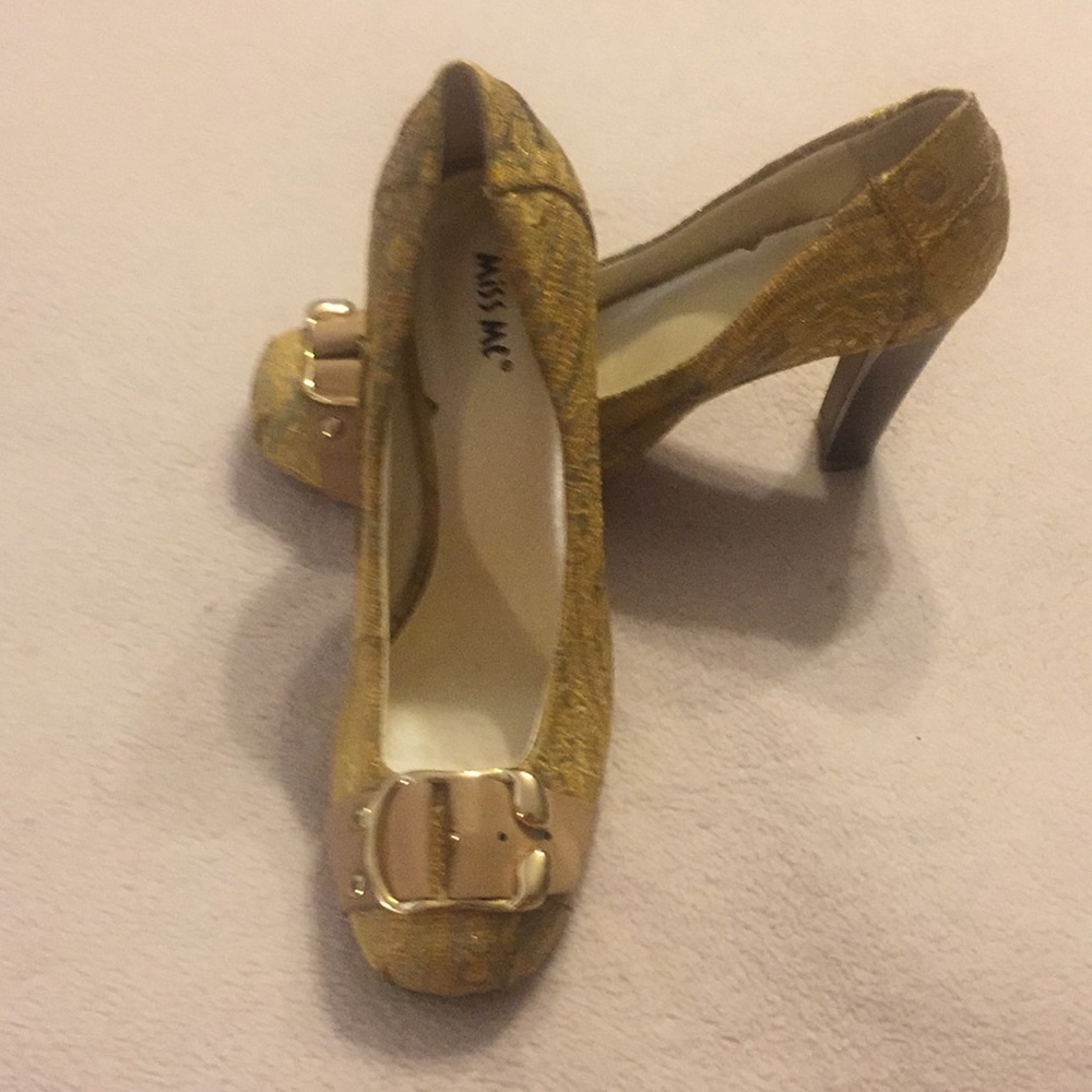 Miss Me Shoes Fabric Heel Buckle Gold Sz 7.5